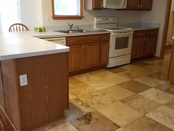 5th image of 920 Lauren Ct