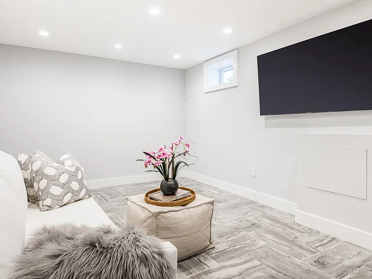 5 Amagansett Dr E — Photo 19
