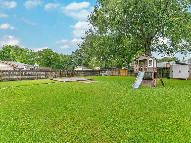 207 Woodvale Dr — Photo 33