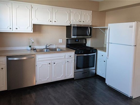 5th image of 27581 Lake Shore Blvd #G5