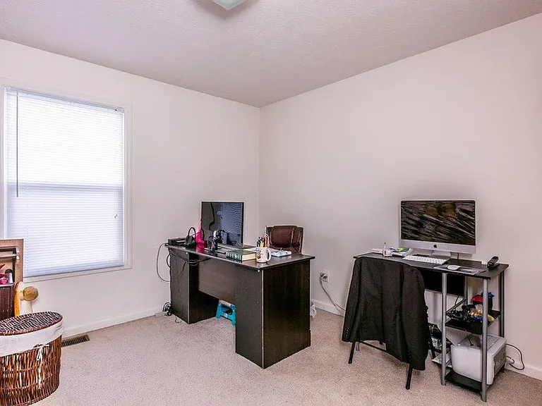 1246 Goldfinch Dr #B — Photo 3