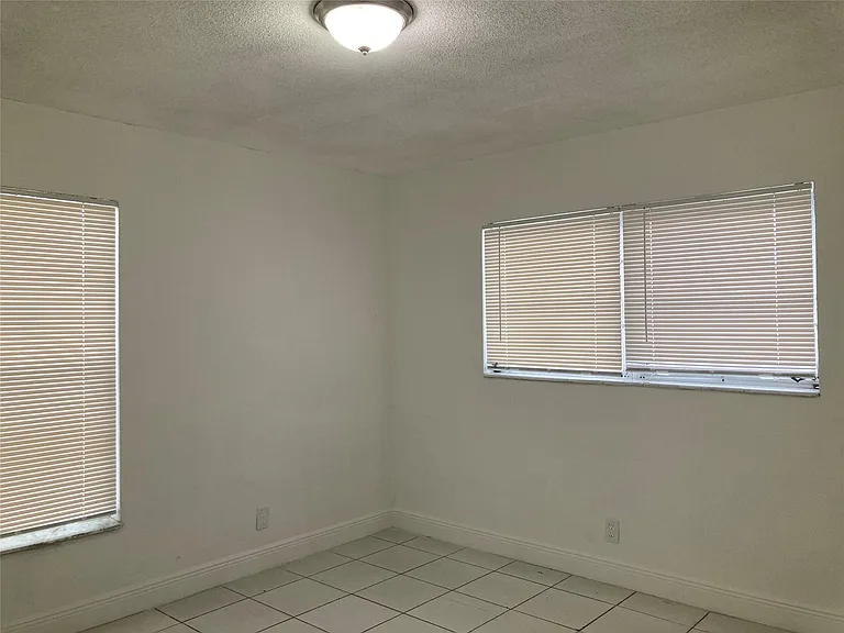 6230 SW 4th Pl — Photo 13