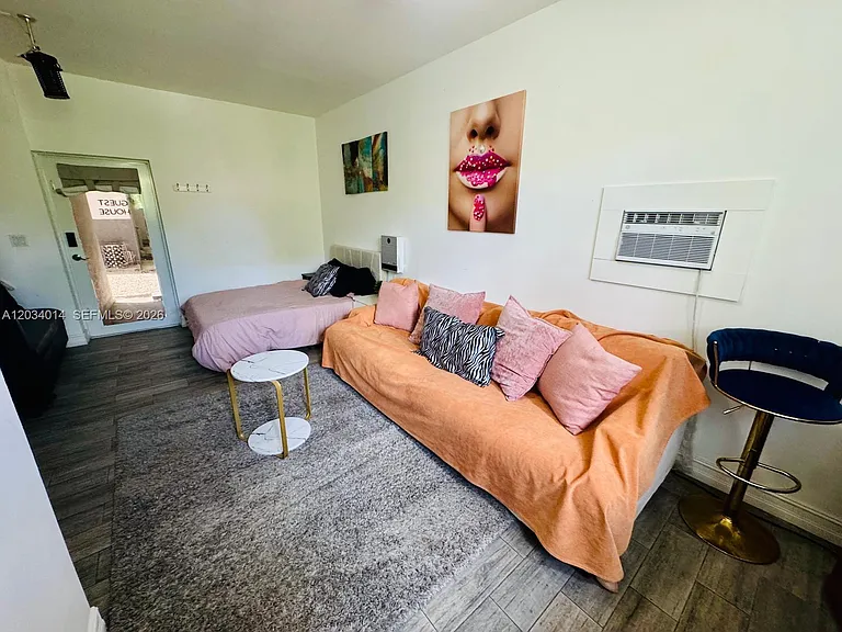 11 NW 47th Ter #1B — Photo 6