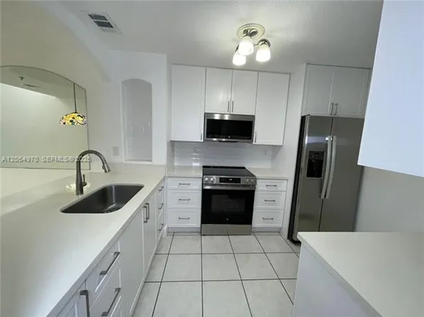 905 NW 82nd Ave #Cu-111, Miami, FL 33126