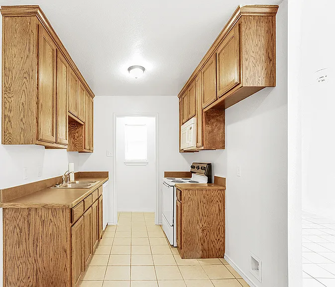 315 Isbell Rd — Photo 9