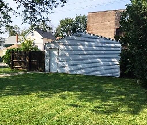 4th image of 2734 Whitney Ave
