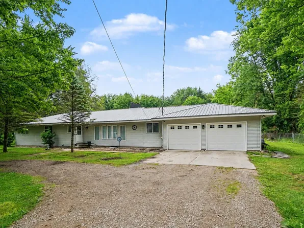 1469 S Colling Rd, Caro, MI 48723
