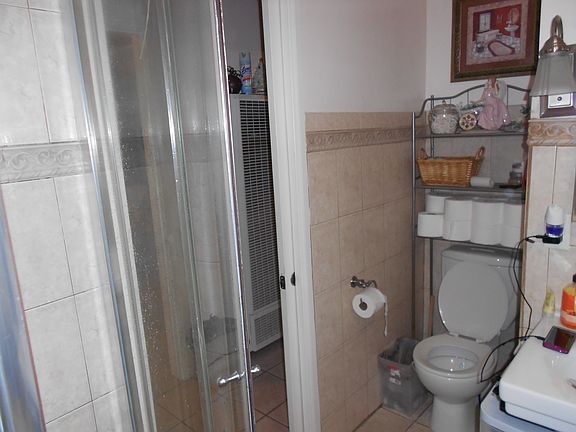 4th image of 9601 Dorothy Ave