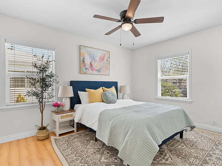 2109 N Valley St — Photo 13