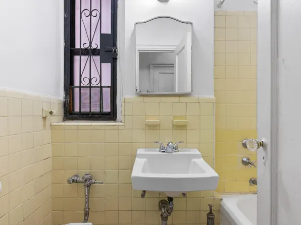 3000 Valentine Avenue image 9 of 9