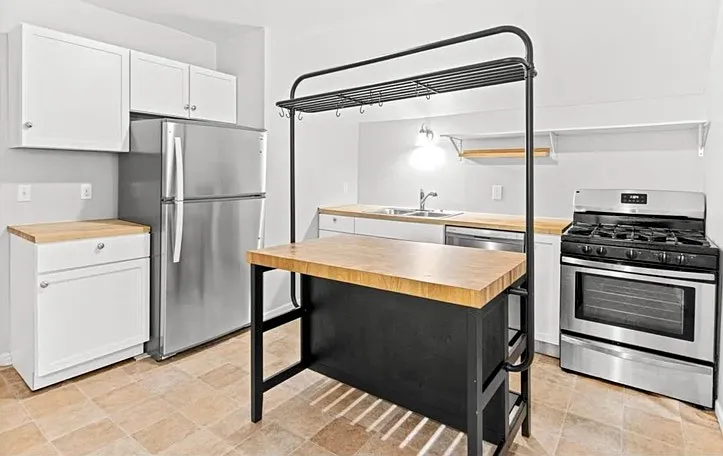 2314 2nd St NE #2 — Photo 3