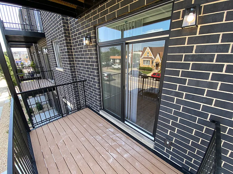 4418 N Austin Ave #102 — Photo 2
