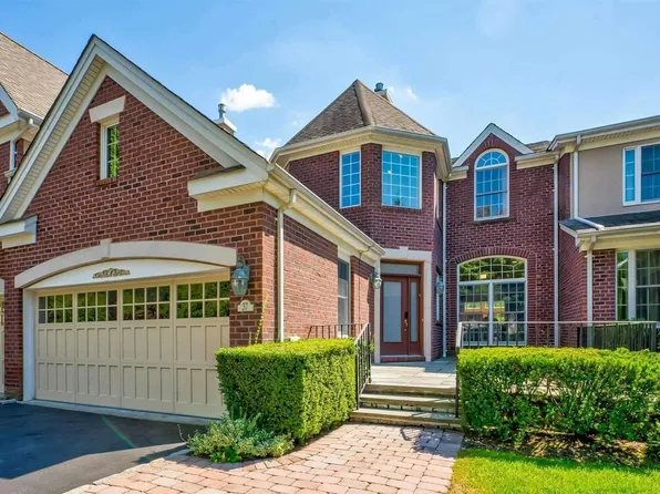 37 Wilkshire Circle #37, Manhasset, NY 11030