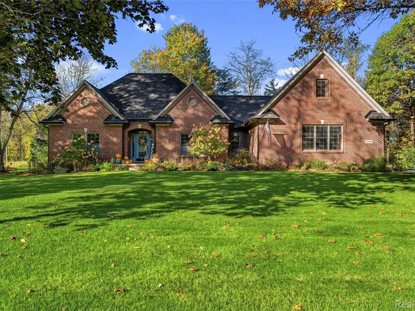 3394 Outback Trl, Pinckney, MI 48169