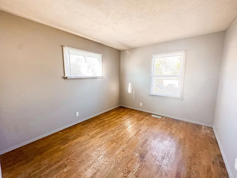 8415 E 34th St — Photo 18