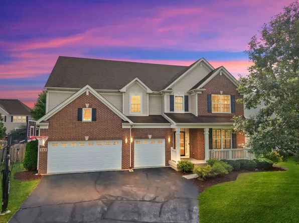 211 Valencia Pkwy, Gilberts, IL 60136