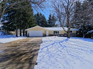 520 Scarlet Dr, Brookfield, WI 53005