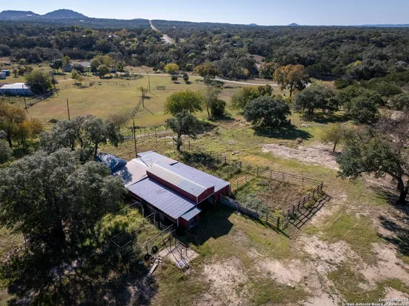 337 OAKRIDGE LN, Pipe Creek, TX 78063