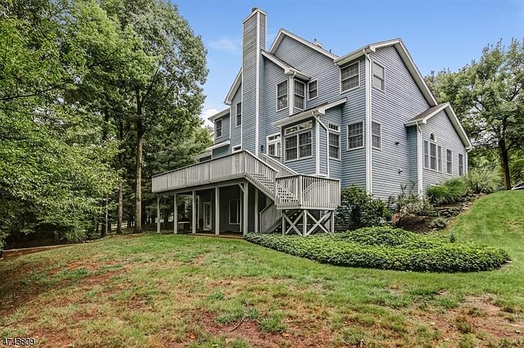 2nd image of 19 Roe Ln