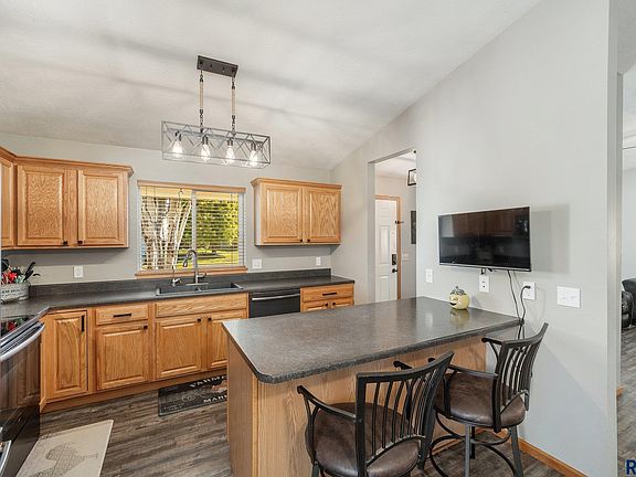 3rd image of 6709 S Hughes Ave