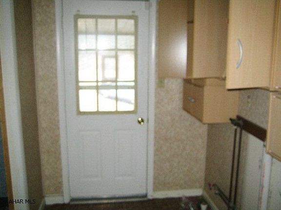 5th image of 307 Clark St