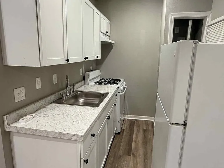 832 S Moffet Ave — Photo 3
