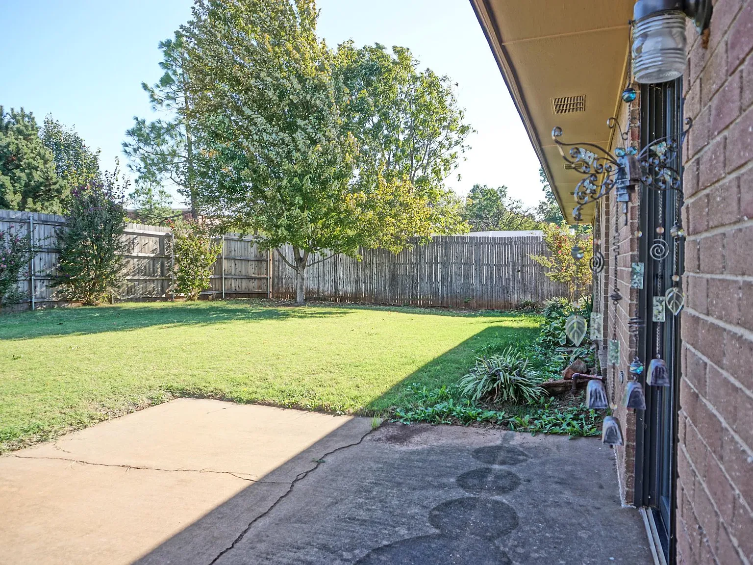719 Hawthorne Place — Photo 3