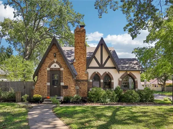 1525 Columbia Ave, Leavenworth, KS 66048
