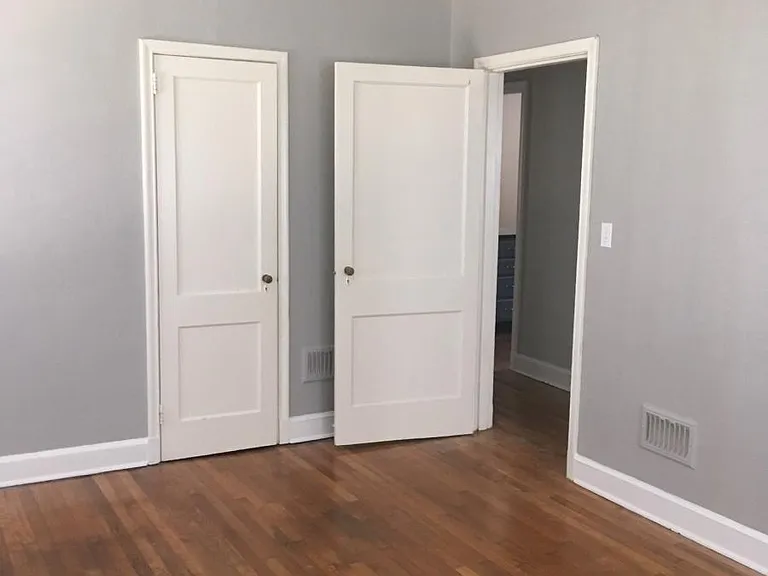 Master bedroom w 2 closets