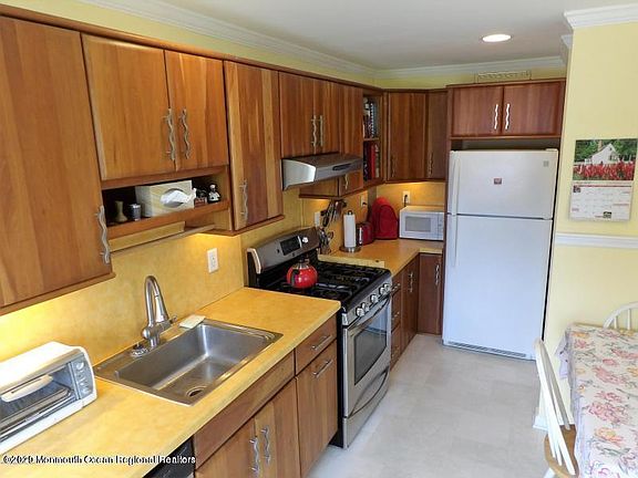 2nd image of 70 Longman St
