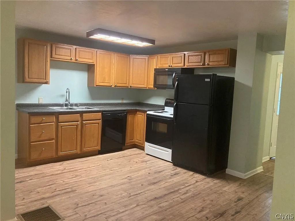 2 bed, 1.0 bath, 851 sqft, $1,100 — Photo 3