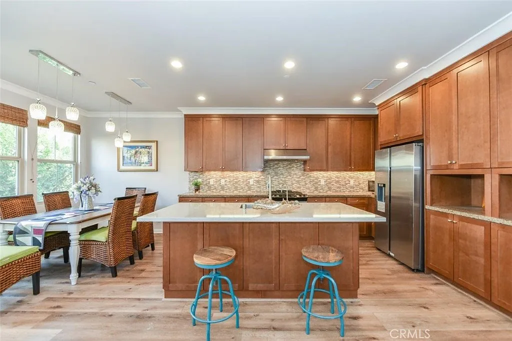 3 bed, 2.5 bath, 1654 sqft, $5,250 — Photo 4