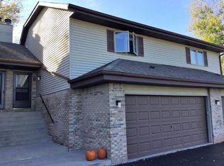 331 Scenic Ct UNIT B, Slinger, WI 53086