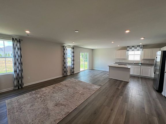 3rd image of 109 Gallant Fox Dr