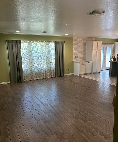 8133 W Hatcher Rd — Photo 13
