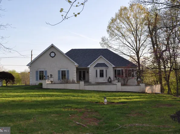 102 Waterview Dr, Jeffersonville, PA 19403