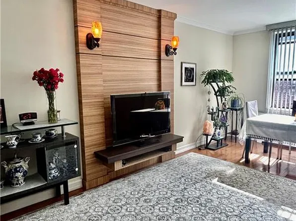 1213 Avenue Z image 1 of 27