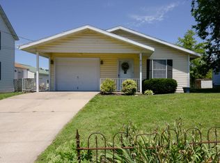 813 E Main St, Linn, MO 65051