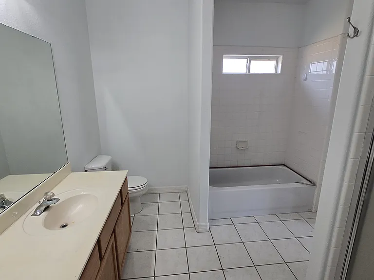 414 Manor Ave — Photo 8