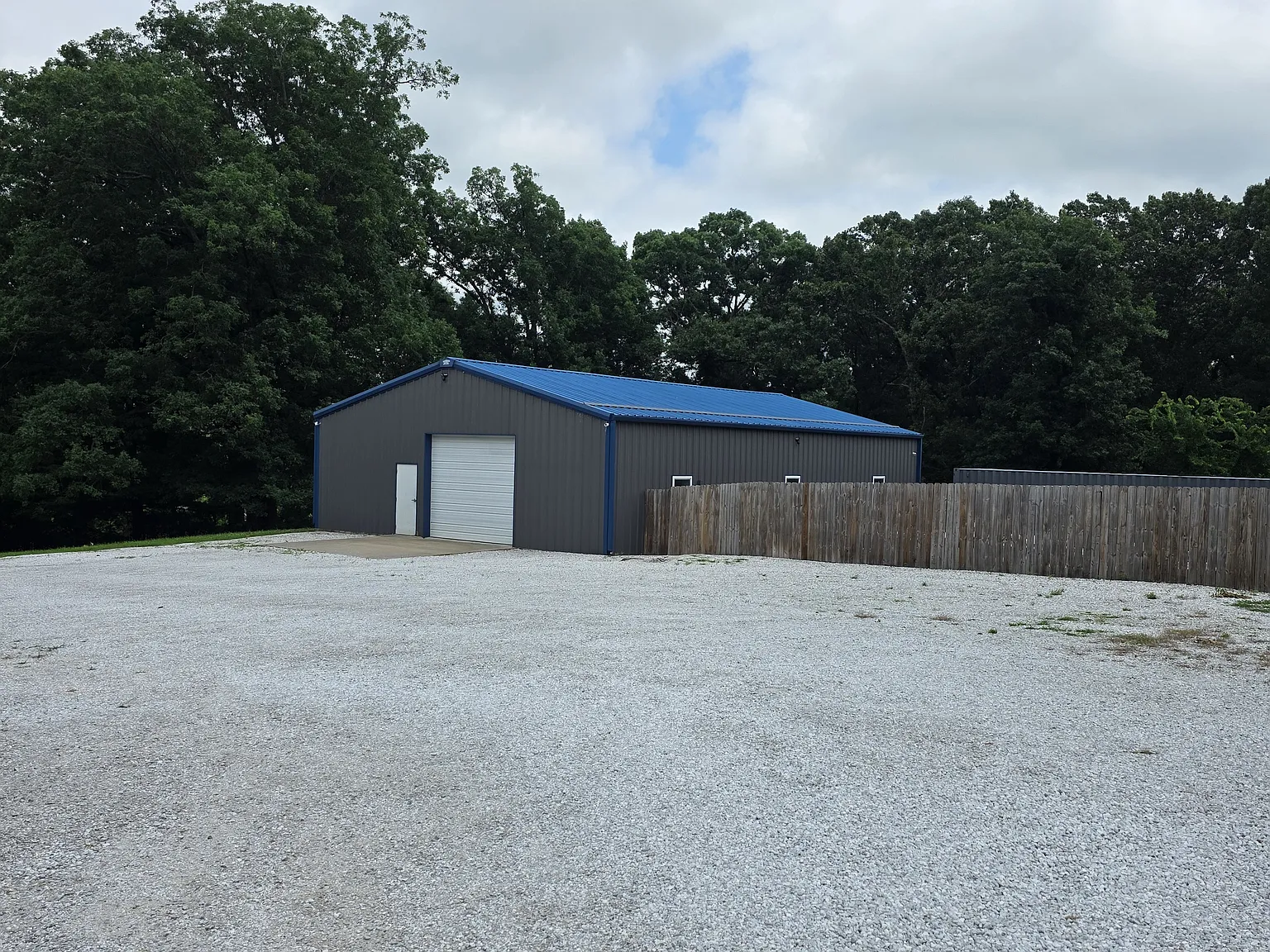 2 bed, 2400 sqft, $1,800 — Photo 2