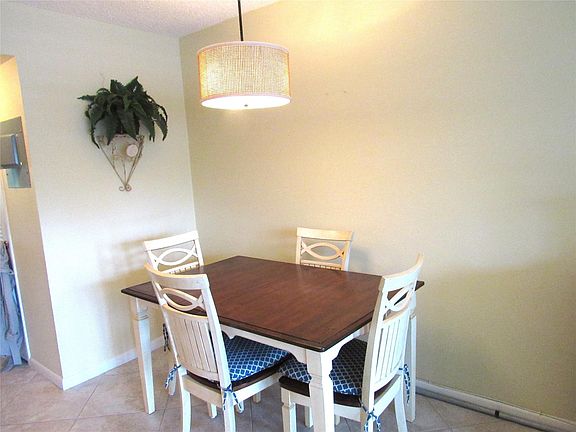 3rd image of 184 Ventnor L #184