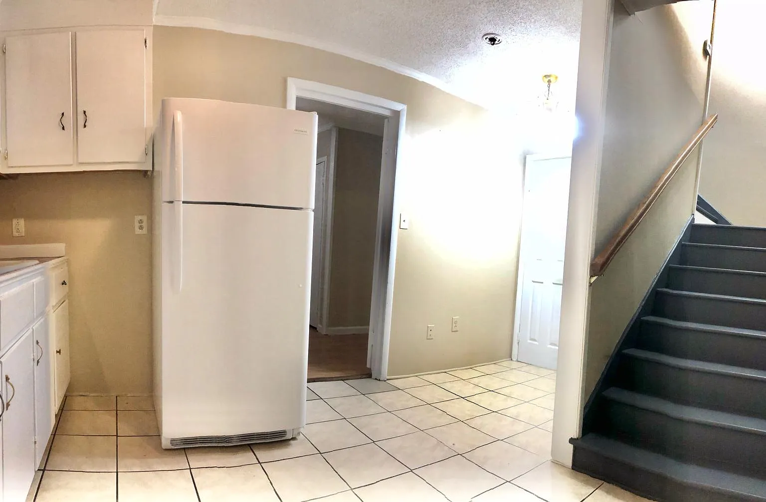 3 bed, $1,084 — Photo 2