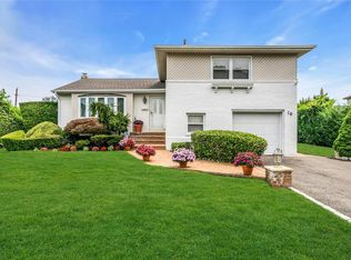 10 Temme Ct, Plainview, NY 11803