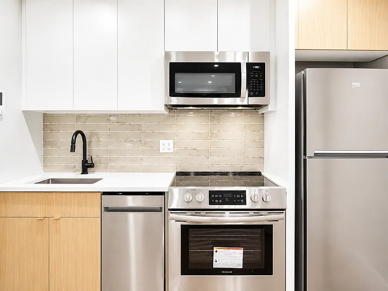 173 Conselyea St #1D — Photo 2