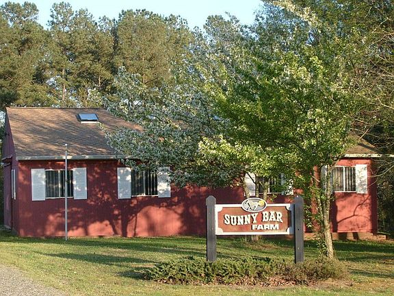 Great 36x40' multipurpose bld/ barn -w/4 stalls easy to convert to your needs 