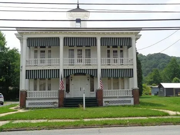 611 W Mahoning St, Punxsutawney, PA 15767