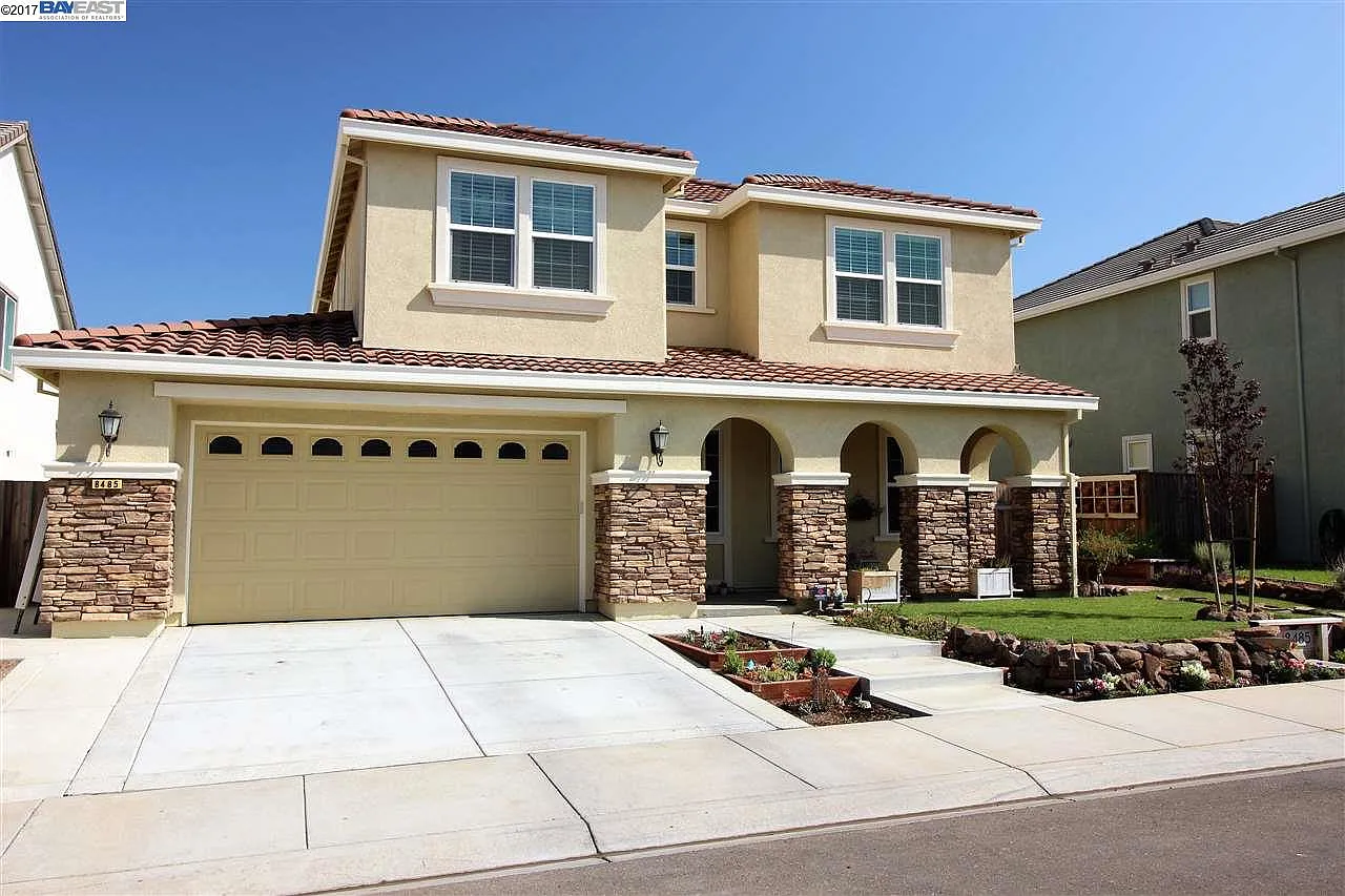 8485 Pinehollow Cir photo 1