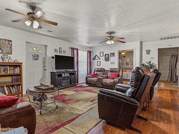 3rd image of 2507 Paula Dr