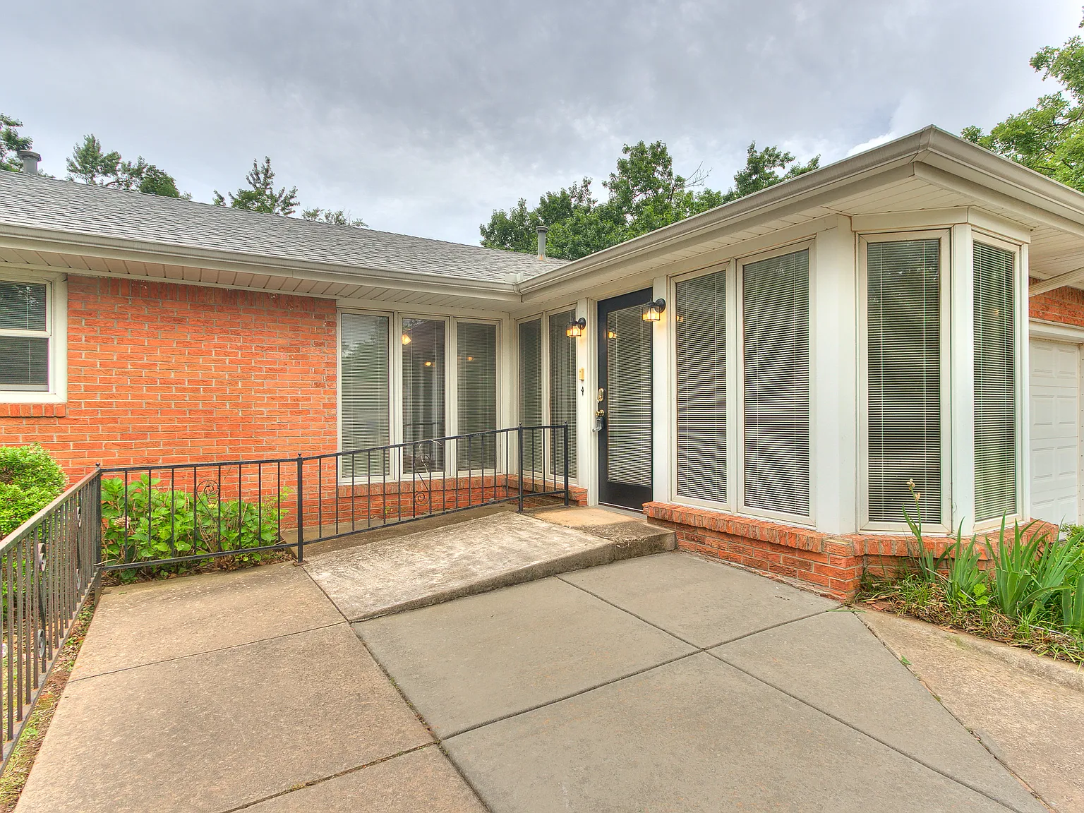4 bed, 1882 sqft, $2,100 — Photo 2