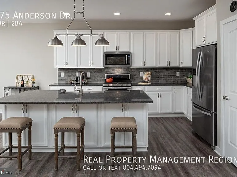 275 Anderson Dr — Photo 2